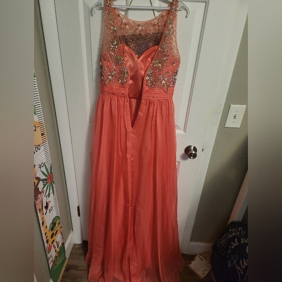 Prom or Formal dress - Picture 2 of 2